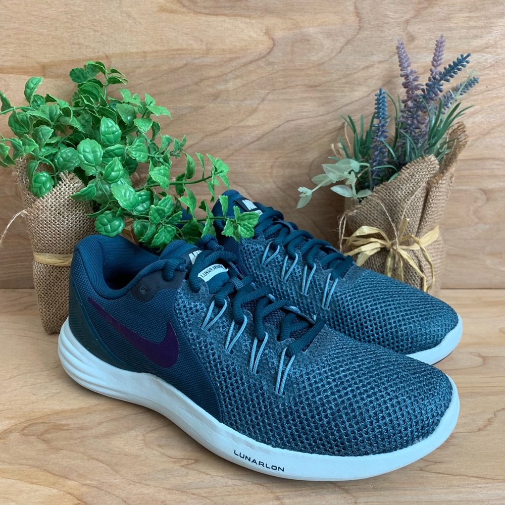 Nike Lunar Apparent Running Shoe